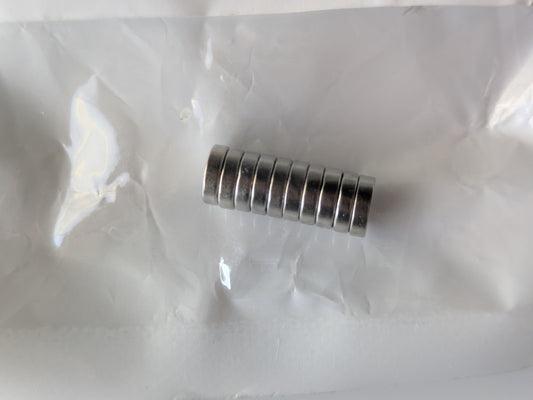 Tip slicer magnets